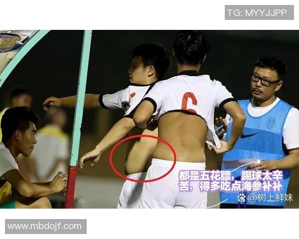 足球明星在逆境中泪流满面展现真实情感与坚韧不拔的奋斗精神