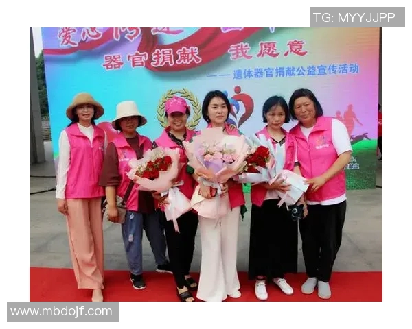 足球明星携手公益传递爱心点亮希望之光 足球明星携手公益传递爱心点亮希望之光