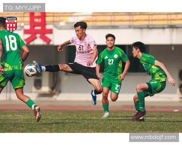 足球明星签名服装图片展示让您感受球场魅力与偶像风采的完美结合 足球明星签名服装图片展示让您感受球场魅力与偶像风采的完美结合