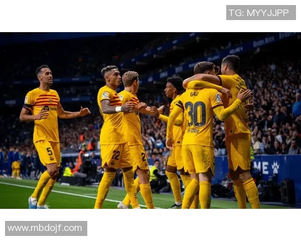 闪耀绿茵场的得奖足球明星们的传奇故事与成就回顾 闪耀绿茵场的得奖足球明星们的传奇故事与成就回顾