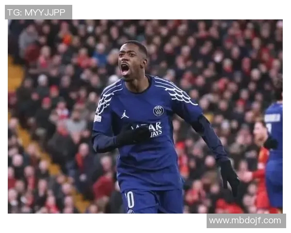 黑人9号足球明星的传奇之路与场上风采的完美结合 黑人9号足球明星的传奇之路与场上风采的完美结合