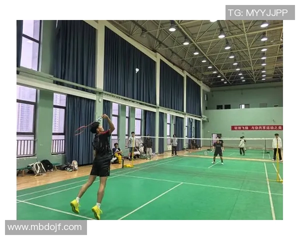 上海羽毛球队在精英赛中的灵活性展现与战术分析